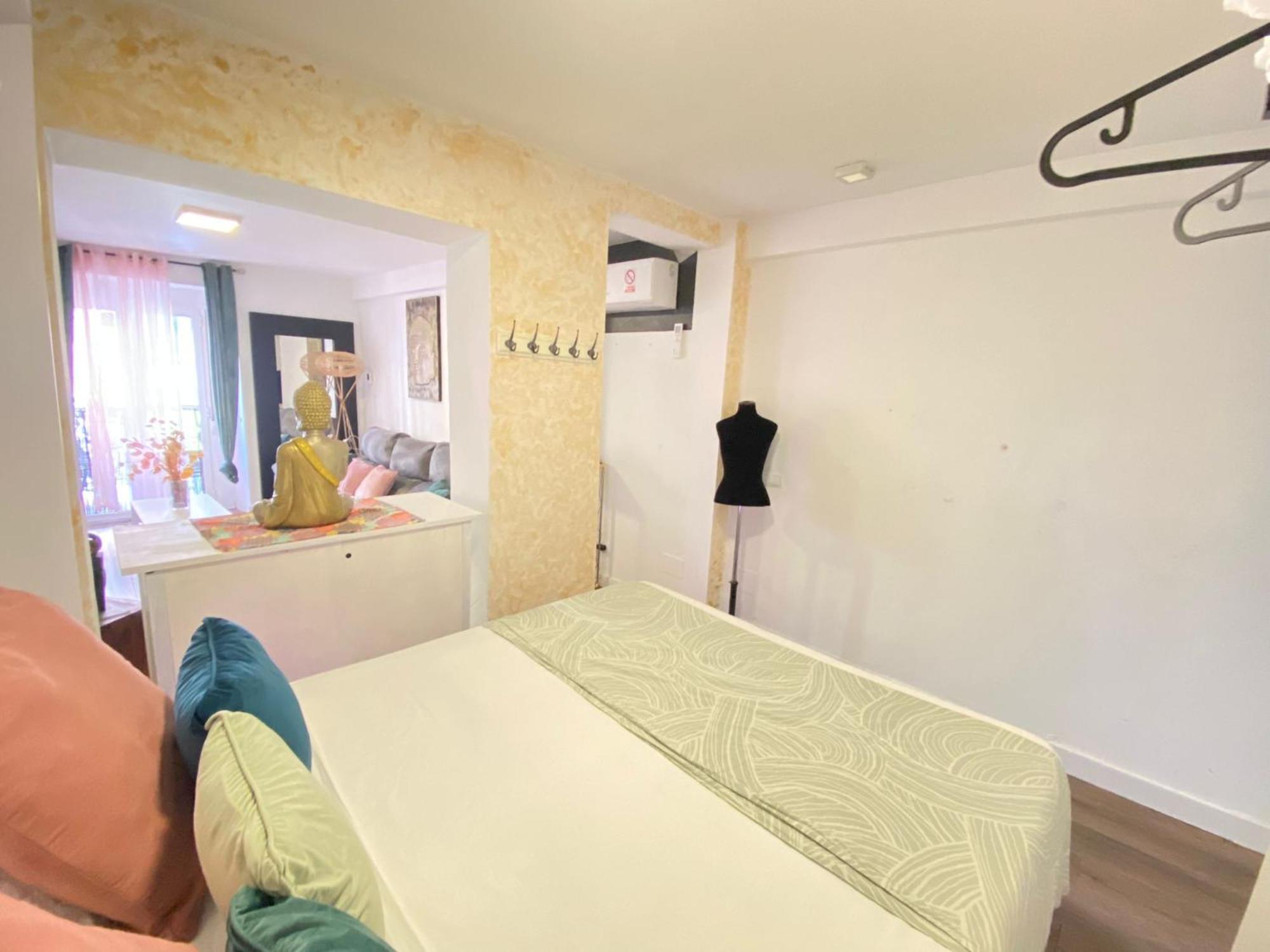 studio check-in 24 h chueca Madrid Esterno foto